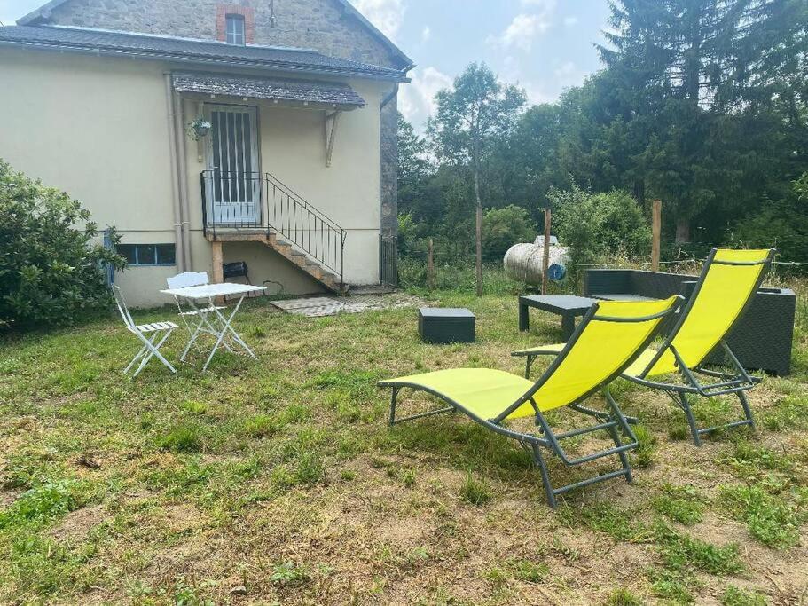 Petite Maison En Auvergne Giat Bagian luar foto