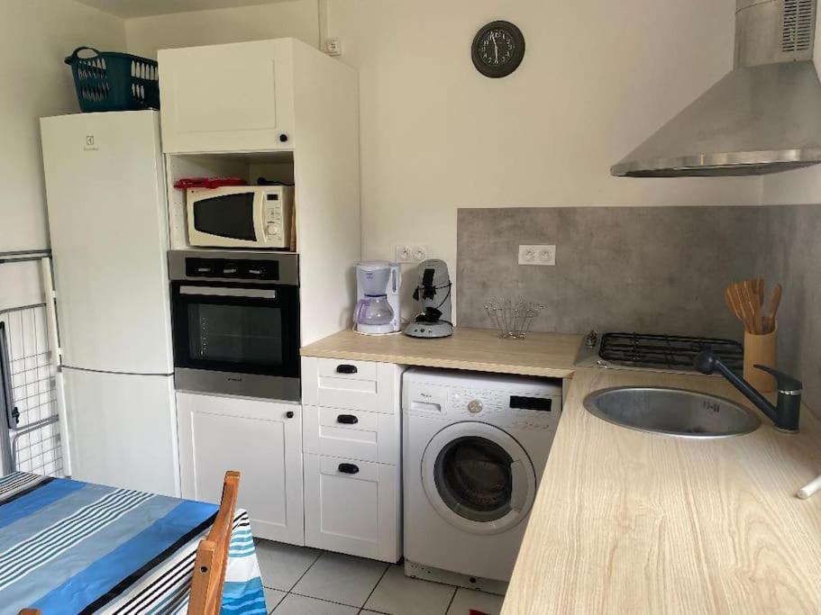 Petite Maison En Auvergne Giat Bagian luar foto