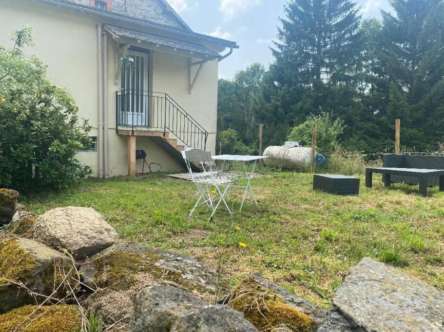 Petite Maison En Auvergne Giat Bagian luar foto